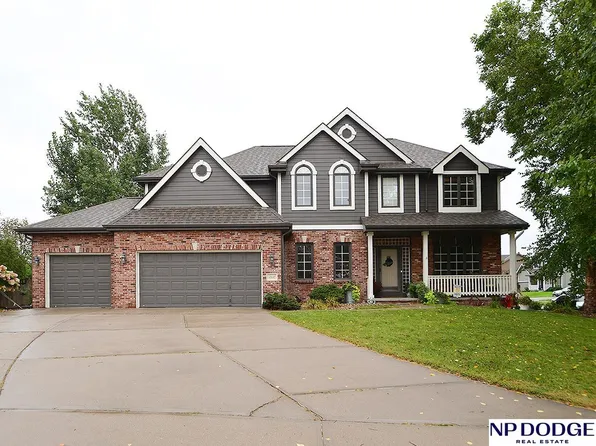 2110 Aberdeen Plz, Papillion, NE 68133