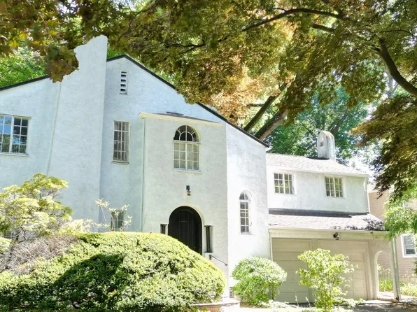 18 (fka 14) Hutchinson Court, Great Neck, NY 11023