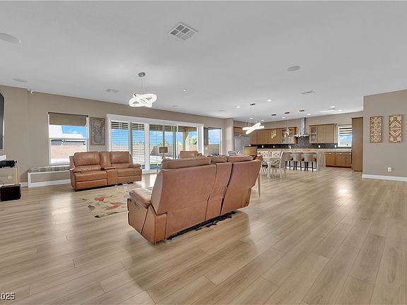 5th image of 7258 W Le Baron Ave