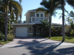 121 Wall St, Redington Shores, FL 33708