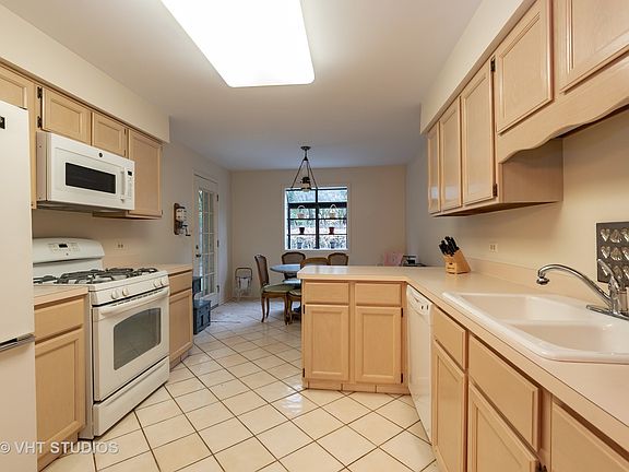 2nd image of 980 Ivy Ln APT B