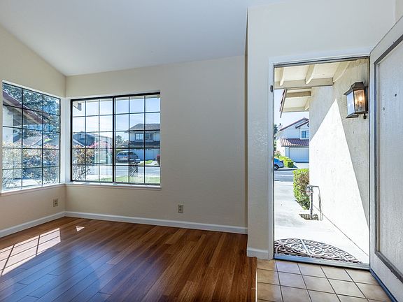 4th image of 32725 Hilmar St