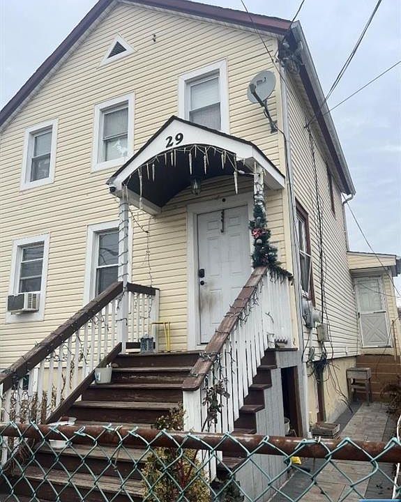 1st image of 29 White St