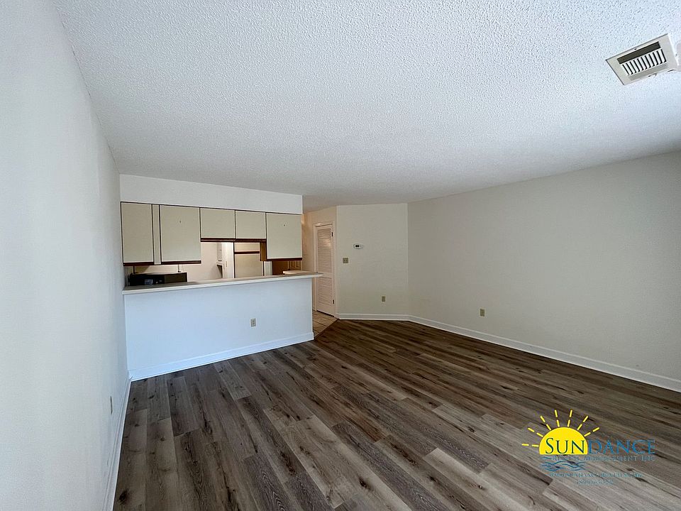 1st image of 307 Southlake Ct