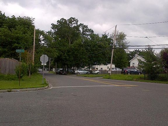 3rd image of 169 Lake Dr