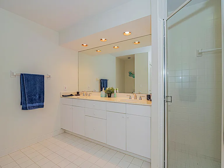5225 E Harbor Village Dr #303 — Photo 7