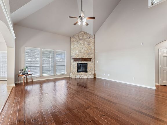 4th image of 808 Goose Ct