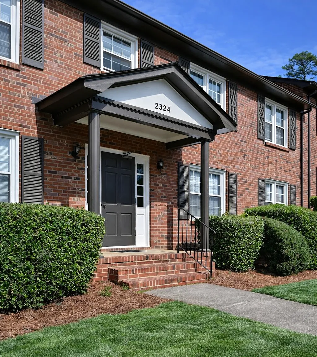 Lake Hill Apartments — Photo 2