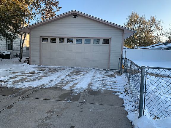 3rd image of 1100 32nd Ave
