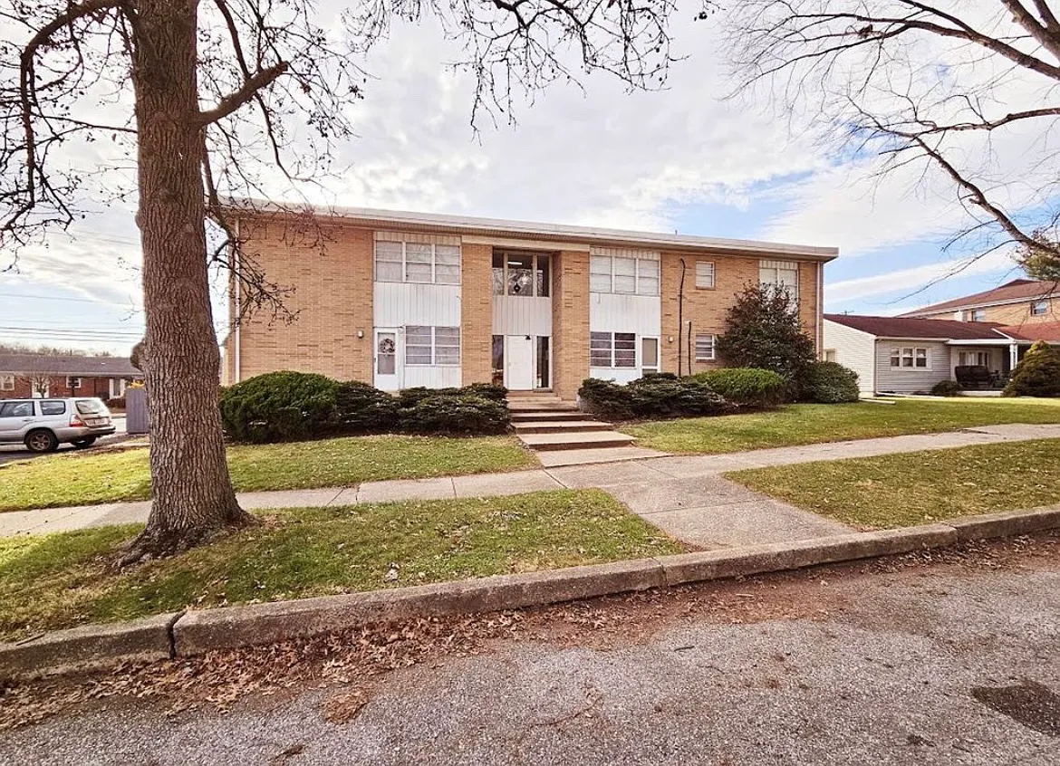 2 bed, $1,350 — Photo 1