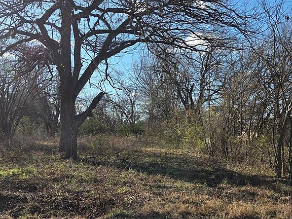 4th image of 601 E Willow St Lot 1-3-9
