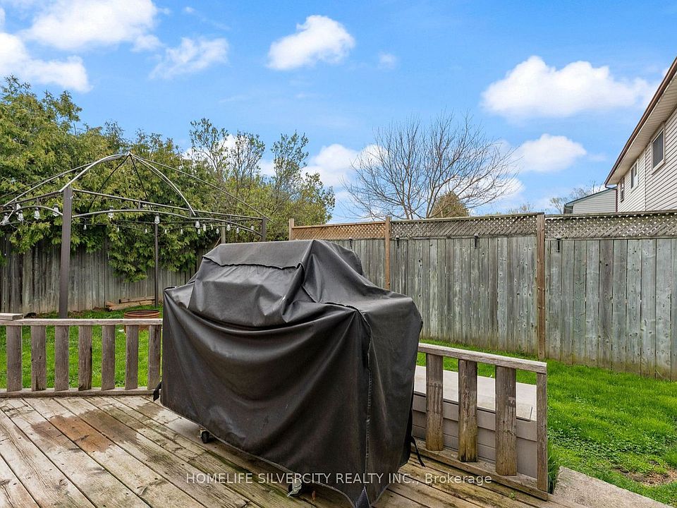 2nd image of 82 White Owl Cres