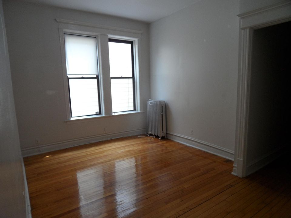 1st image of 4023 N Greenview Ave APT 2G