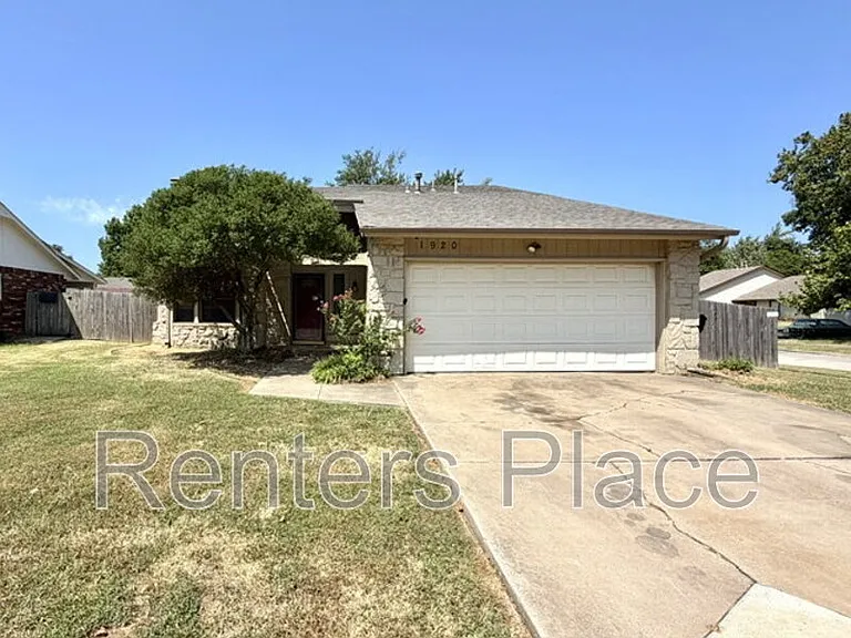 1920 N Desert Palm Ave — Photo 1