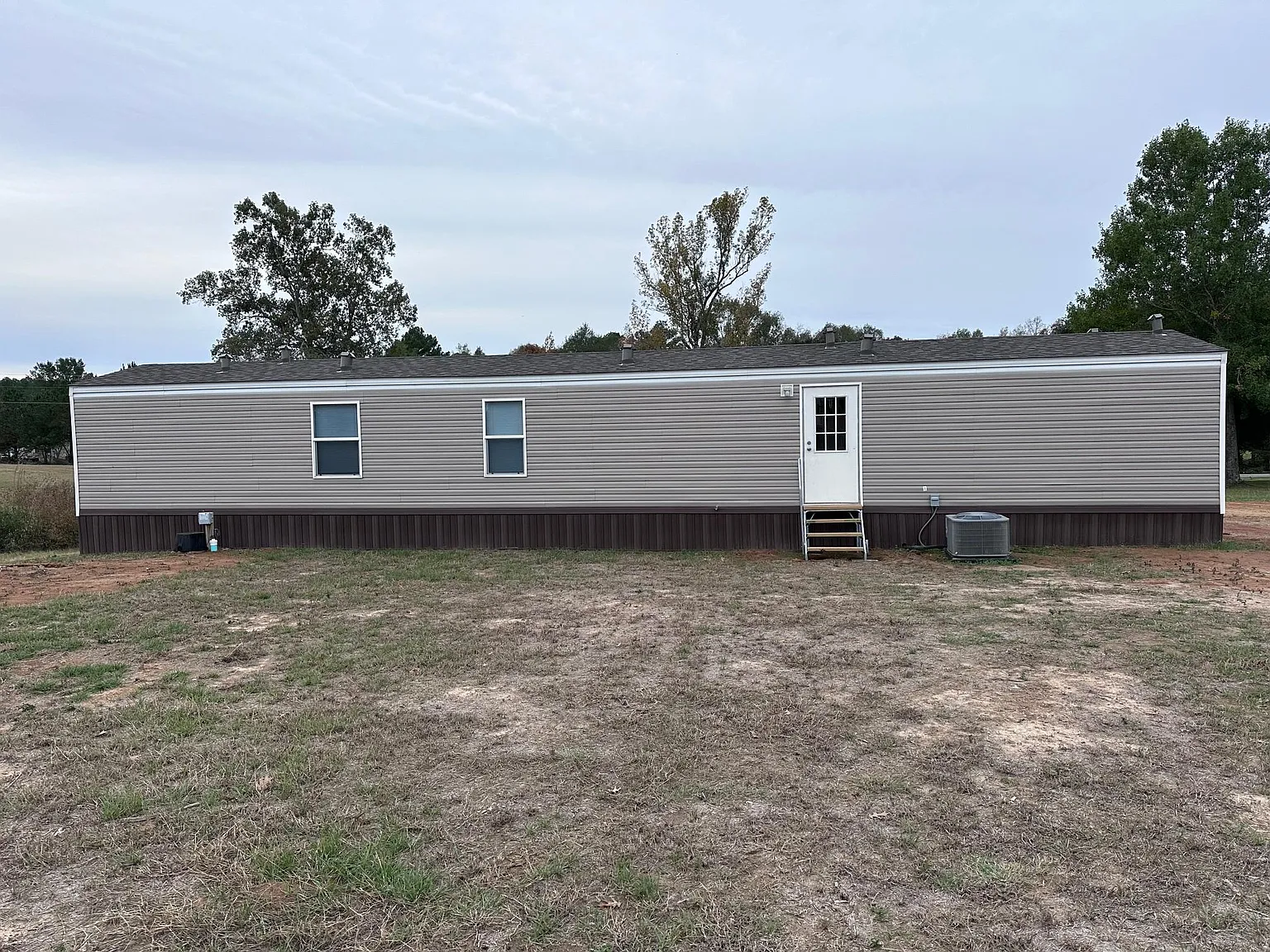3 bed, 902 sqft, $1,000 — Photo 2