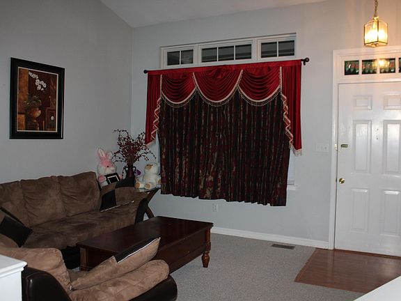 3rd image of 52 Maureen Way