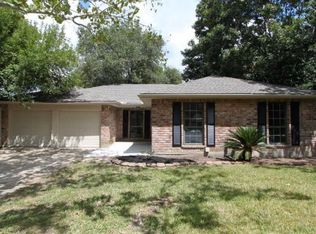 811 Lochmoor Ln, Friendswood, TX 77546