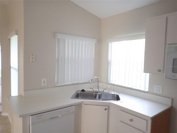 5th image of 41 Bickwick Ln