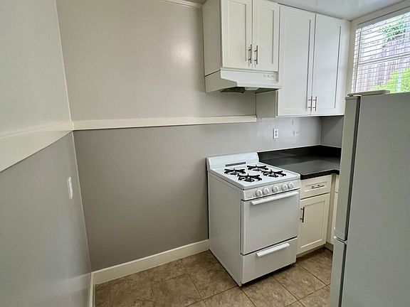 4th image of 2152 Pine St #3