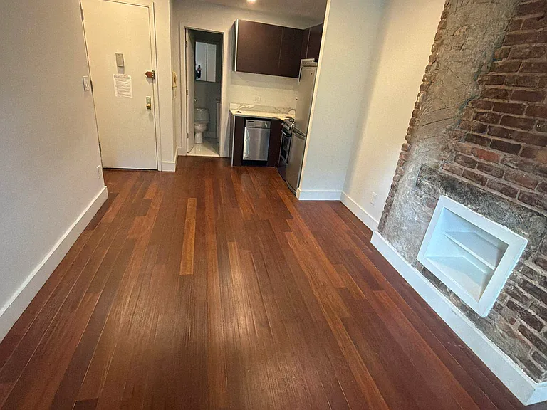 516 E 6th St #2B — Photo 2