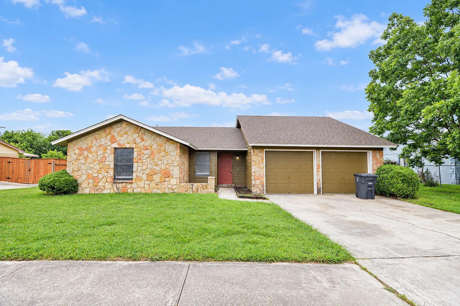 2504 Greenbriar Dr, Killeen — Photo 1