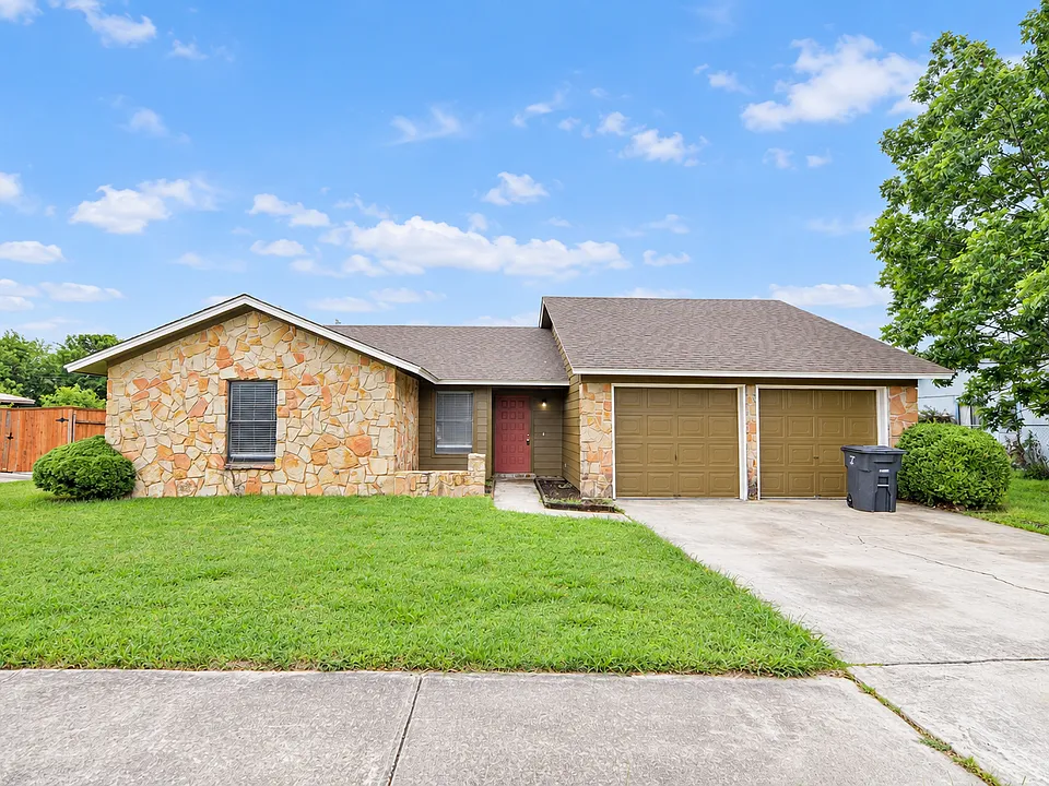 2504 Greenbriar Dr