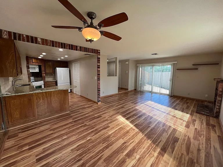 2604 Calle Elegante — Photo 8
