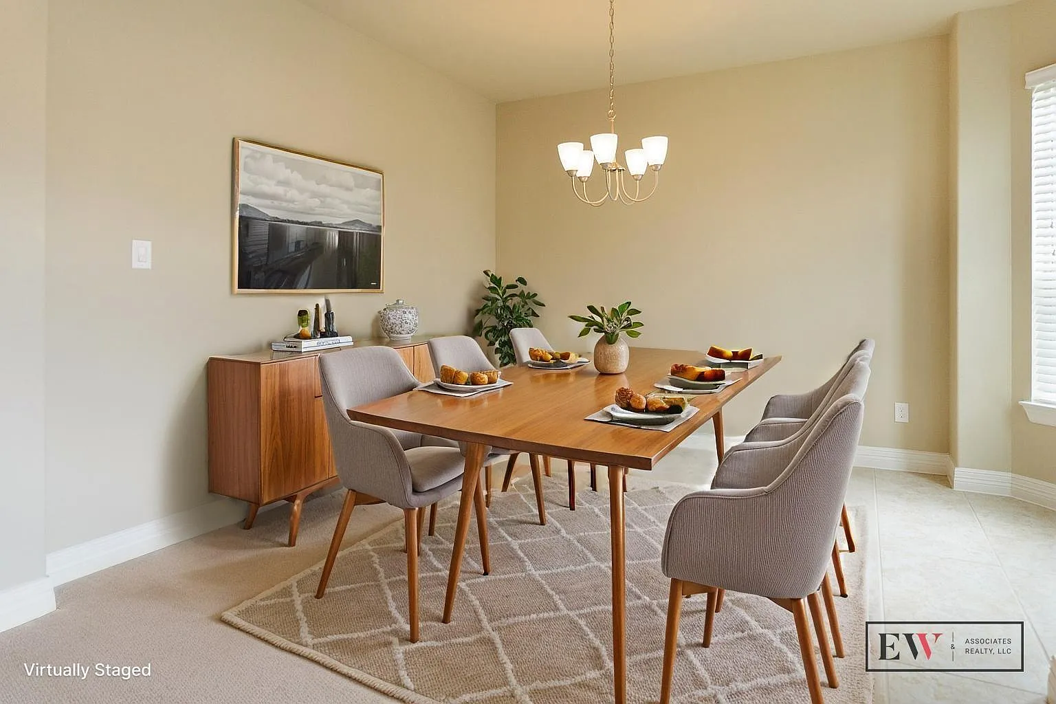 4 bed, 3.5 bath, 2459 sqft, $2,400 — Photo 4