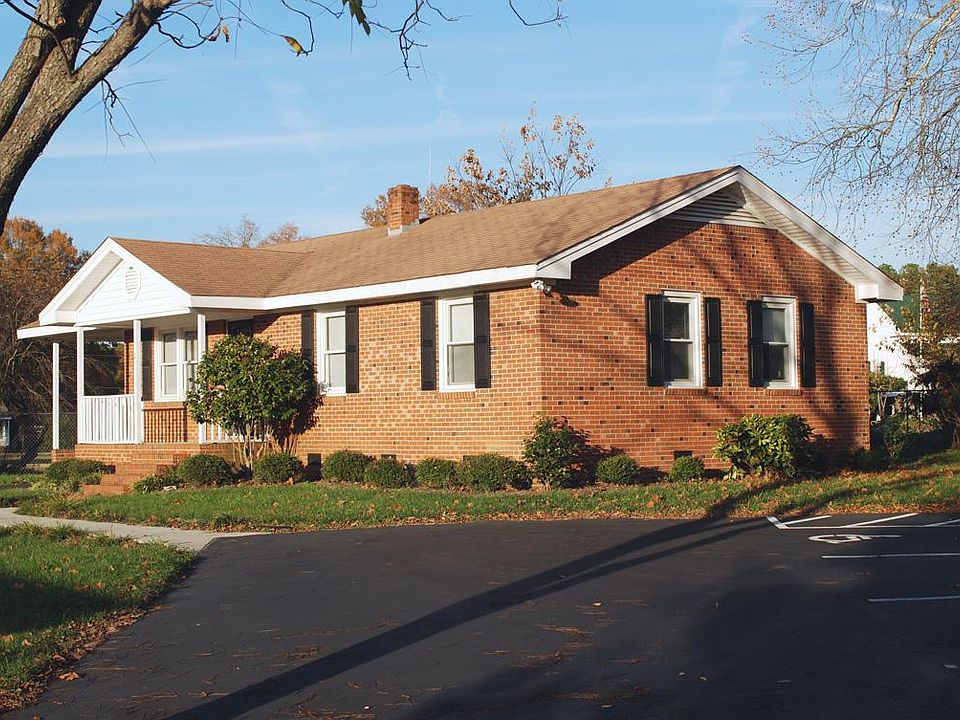 5 Parking Spots with large, fenced in back yard.