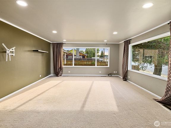 3rd image of 327 Lincoln Street