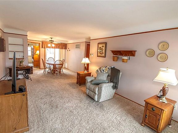 4th image of 412 Bayridge Blvd