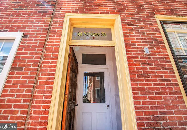 8 N New St — Photo 1