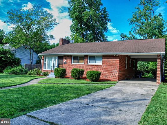 5th image of 9811 Parkwood Dr