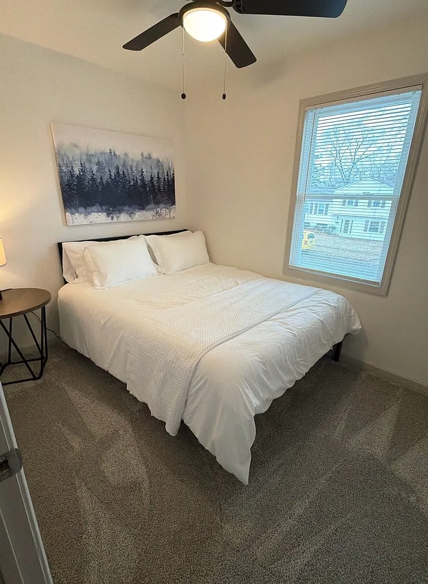 3 bed, 1200 sqft, $3,500 — Photo 2
