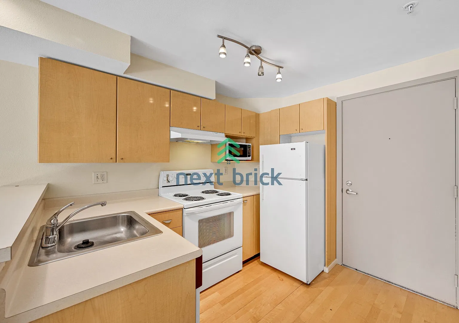 "Spacious Studio, 1 bathroom in Prime Seattle Location!" — Photo 4