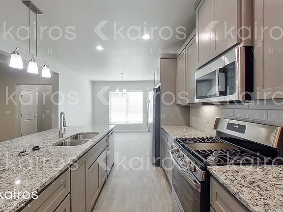 5th image of 2800 Destin Ave