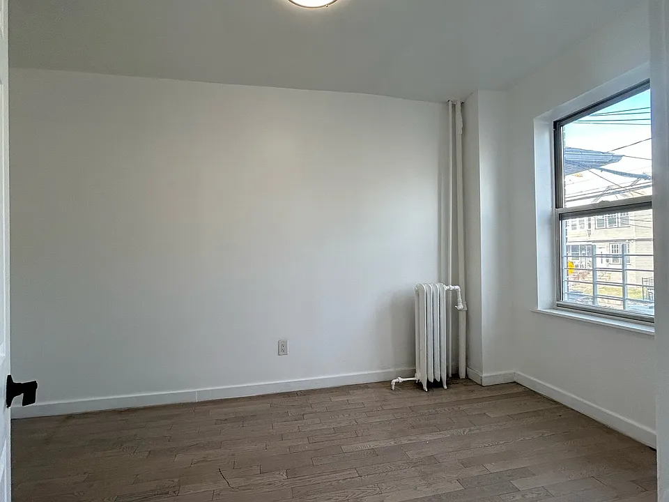 201 Claremont Ave #5