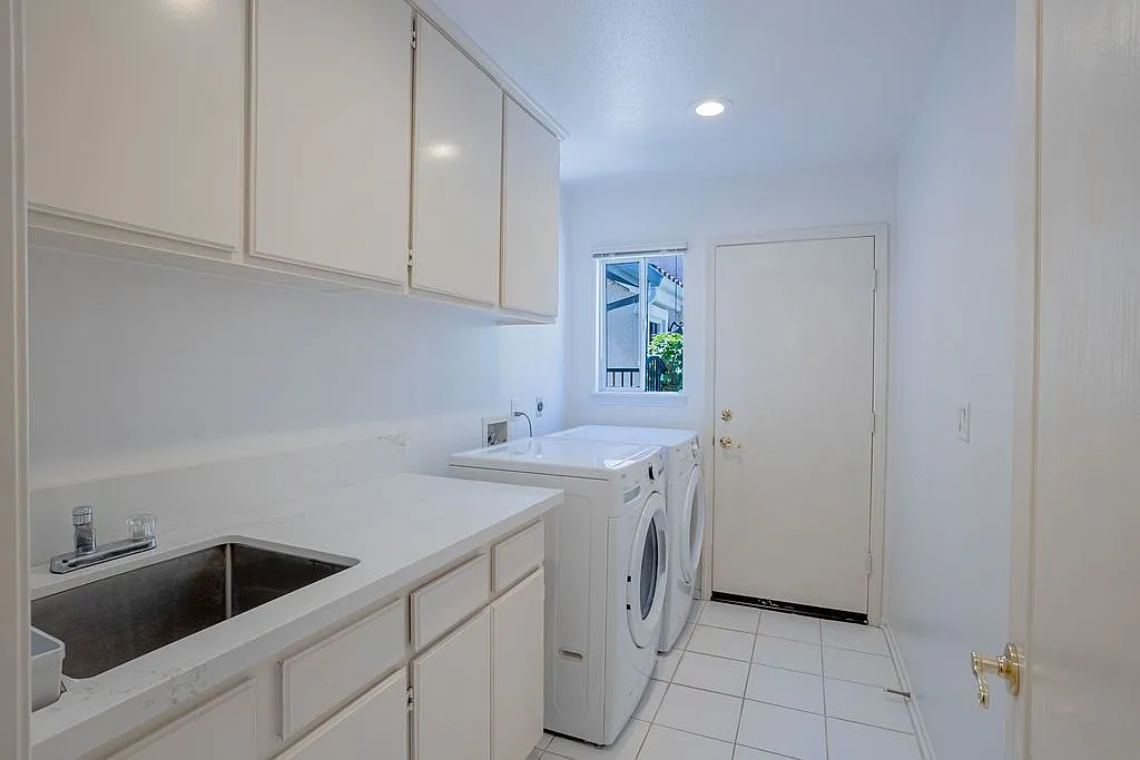 4 bed, 3.0 bath, 2480 sqft, $5,200 — Photo 4