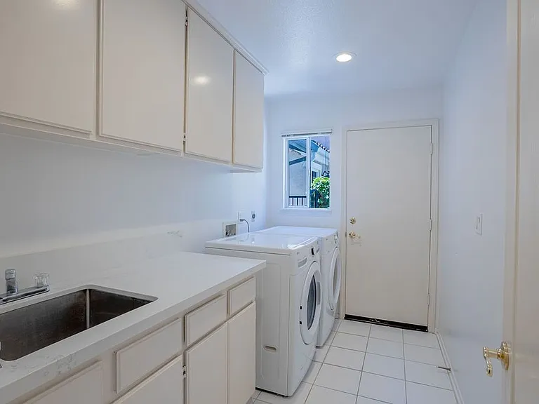 1651 Fox Springs Cir — Photo 4