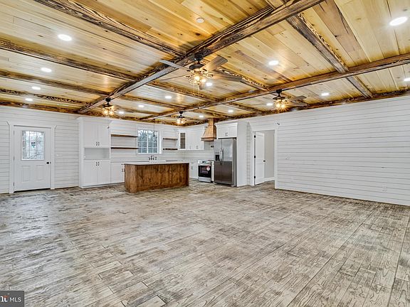 5th image of 22873 Dement Ln