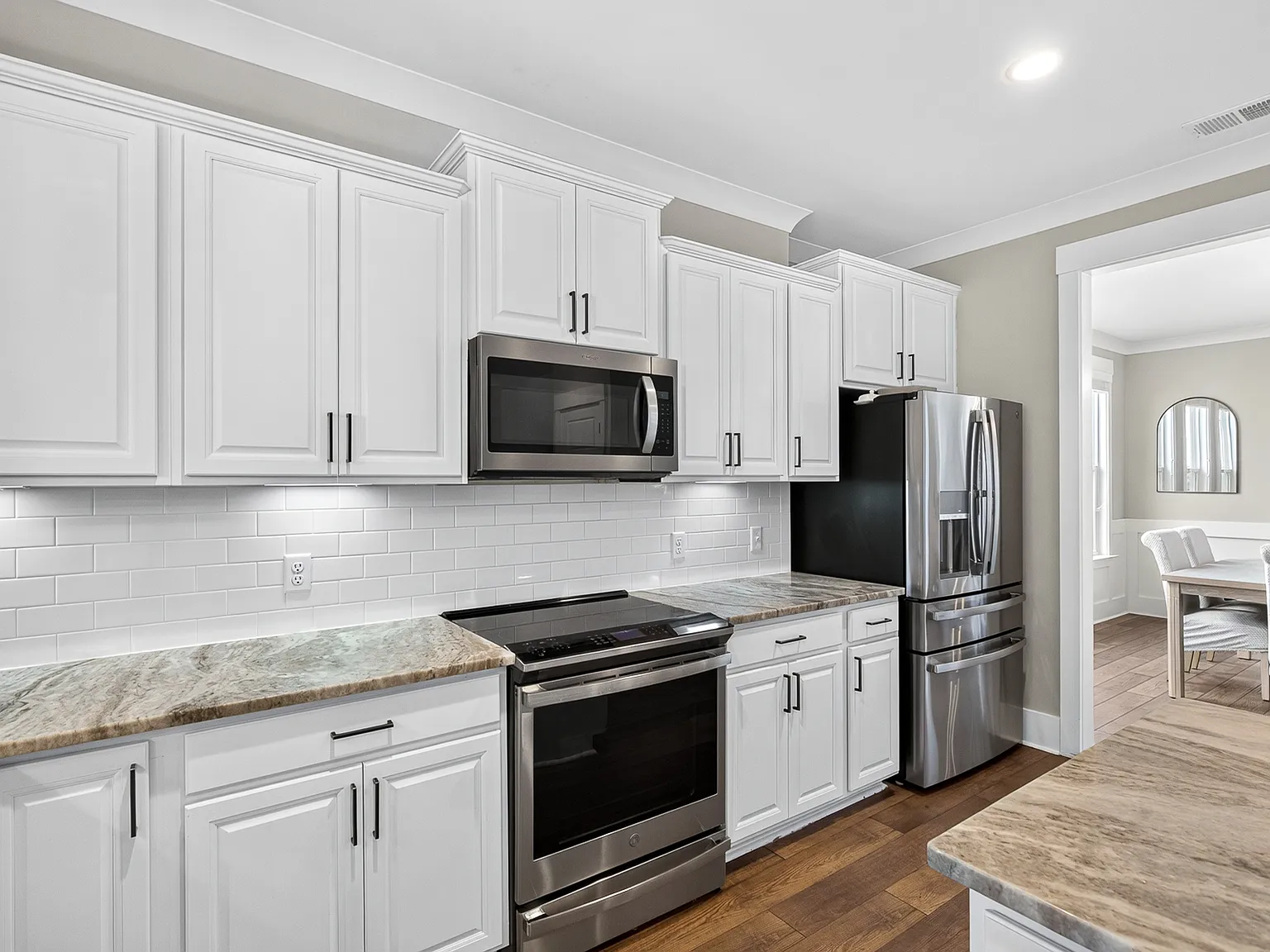 5 bed, 3016 sqft, $4,400 — Photo 4