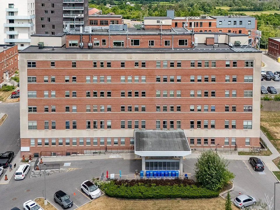Building Photo 3