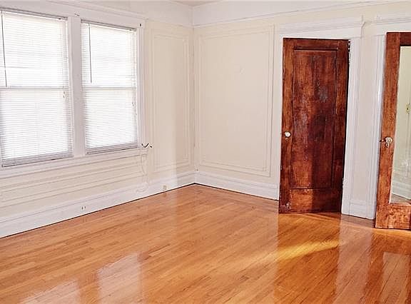 4th image of 128 Brookside Ave