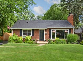 674 Highview Ter, Lake Forest, IL 60045