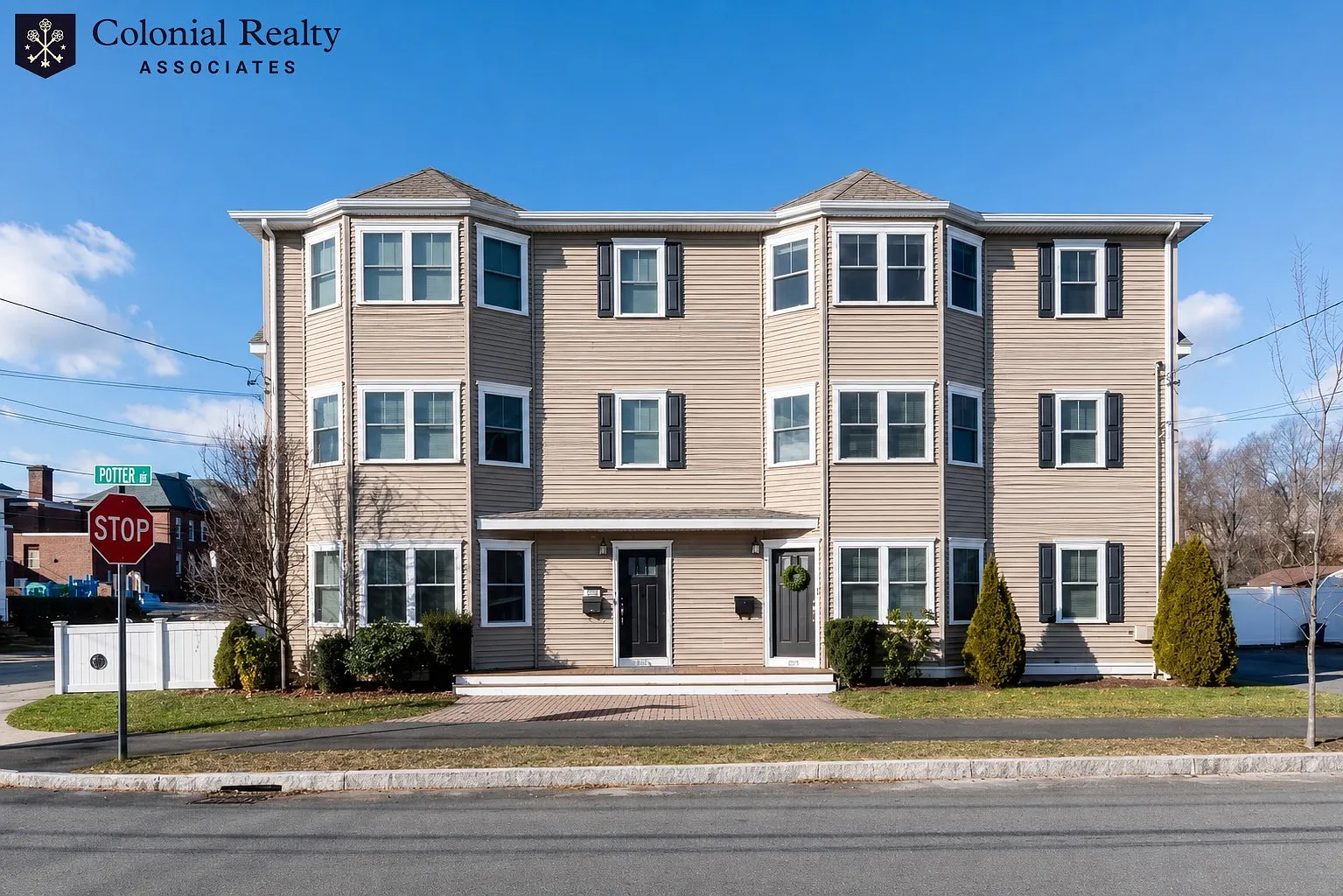 3 bed, 2.5 bath, 2800 sqft, $4,500 — Photo 1
