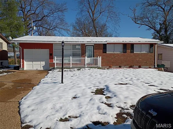 10228 Viscount Dr, Saint Louis, MO 63136