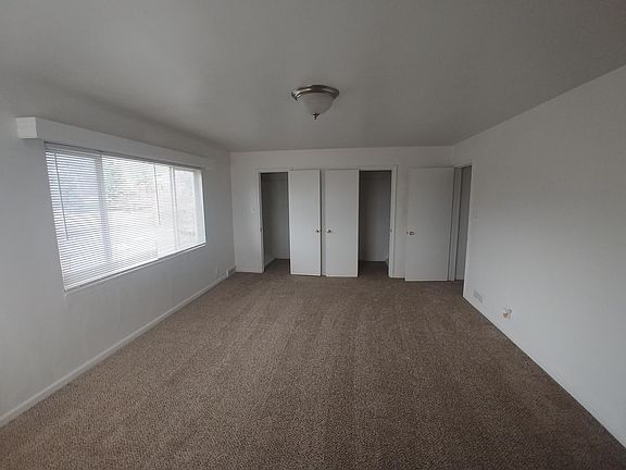 Master bedroom - 2 walk-in closets