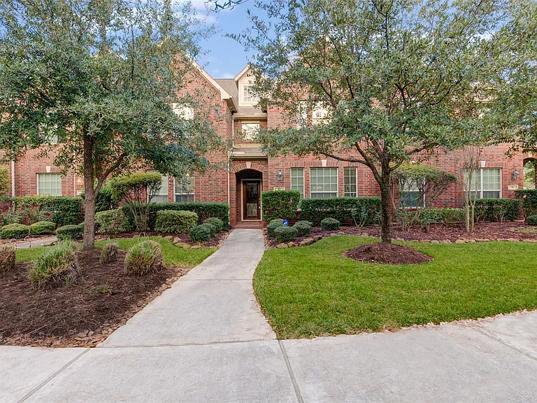 22 Bettina Ln — Photo 1