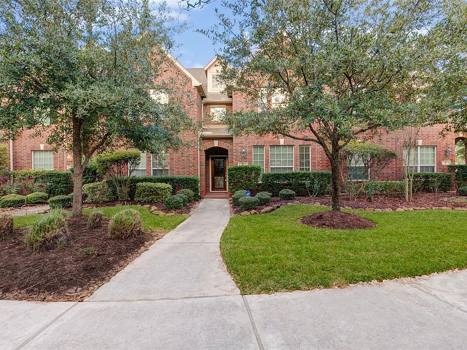 22 Bettina Ln