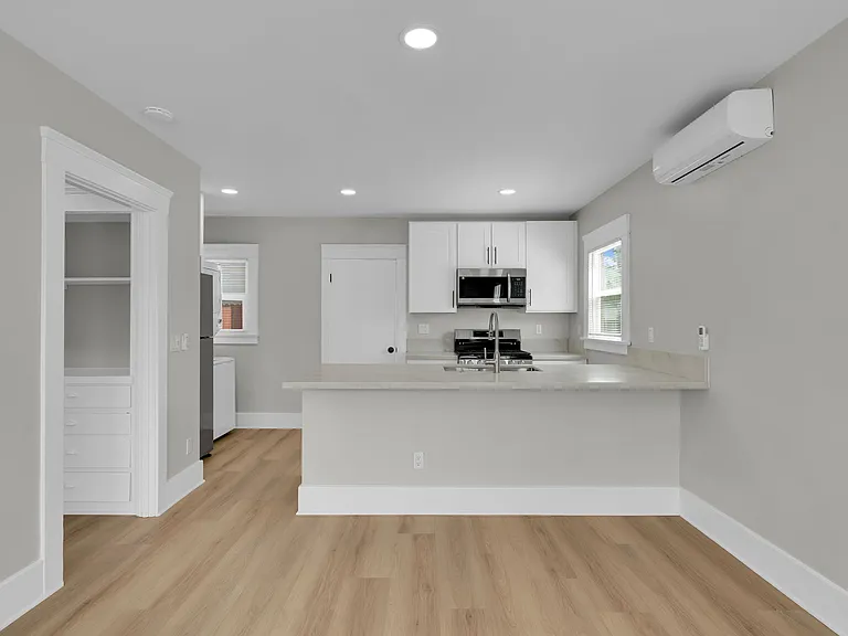 1922 Howard Ave #1922 — Photo 9